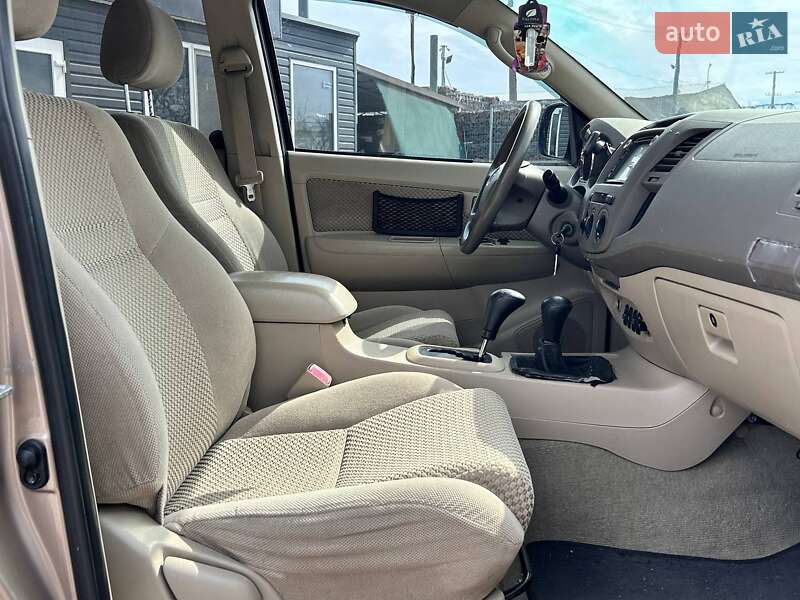 Позашляховик / Кросовер Toyota Fortuner 2006 в Одесі