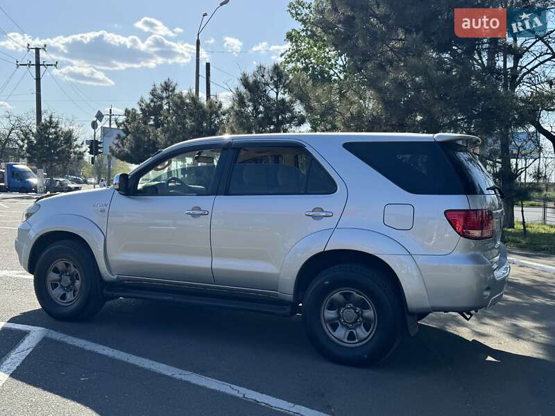 Позашляховик / Кросовер Toyota Fortuner 2007 в Одесі