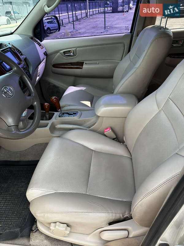 Позашляховик / Кросовер Toyota Fortuner 2007 в Києві