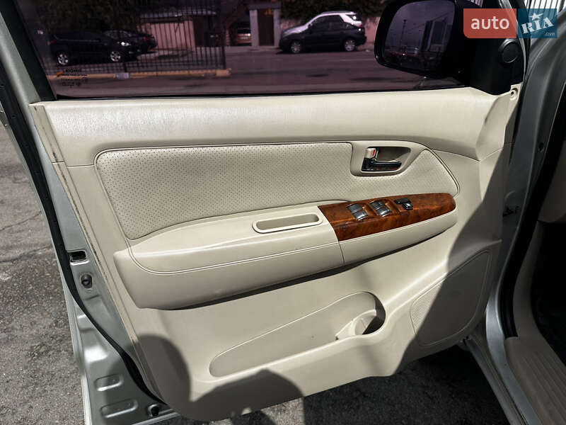 Позашляховик / Кросовер Toyota Fortuner 2007 в Києві