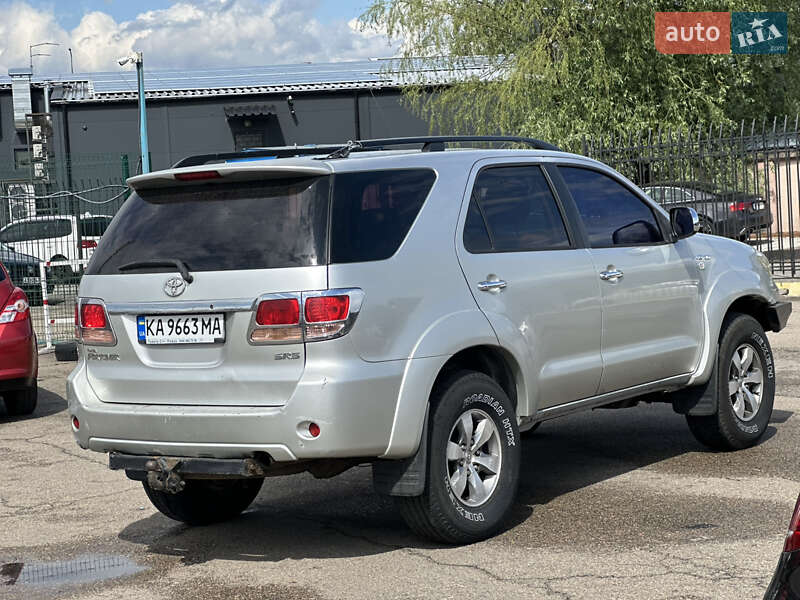 Позашляховик / Кросовер Toyota Fortuner 2007 в Києві