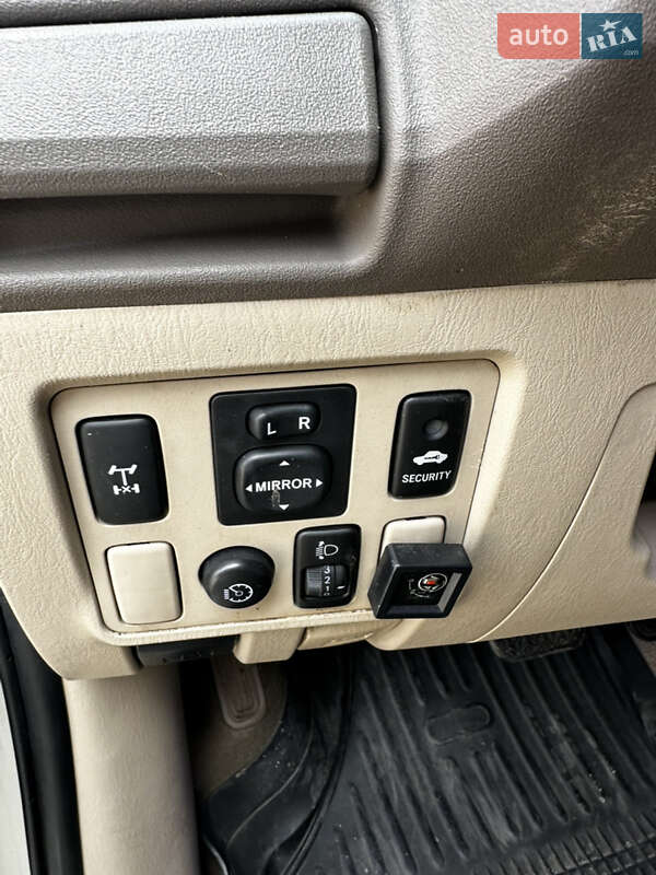 Позашляховик / Кросовер Toyota Fortuner 2007 в Києві