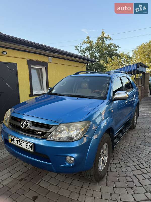 Внедорожник / Кроссовер Toyota Fortuner 2007 в Кривом Роге