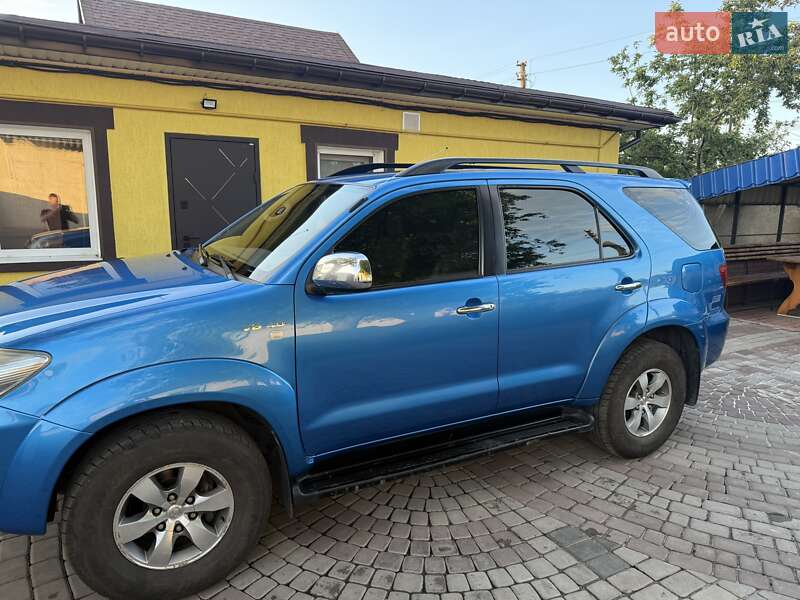 Внедорожник / Кроссовер Toyota Fortuner 2007 в Кривом Роге