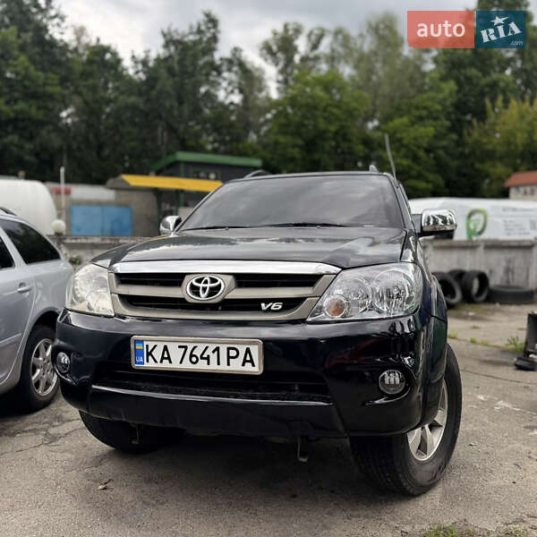 Toyota Fortuner 2005