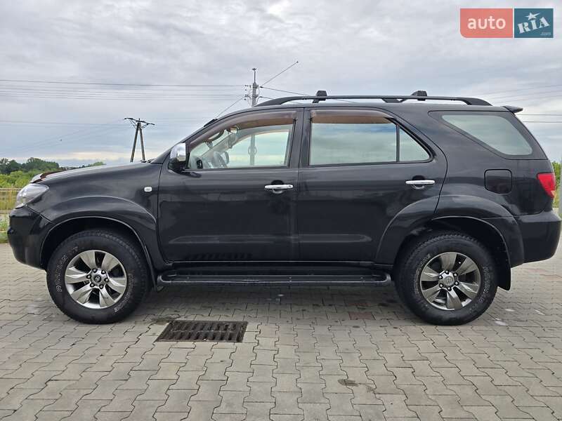 Позашляховик / Кросовер Toyota Fortuner 2006 в Києві