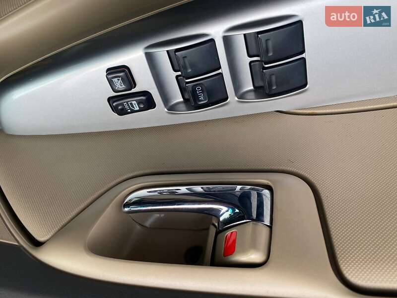 Позашляховик / Кросовер Toyota Fortuner 2013 в Львові