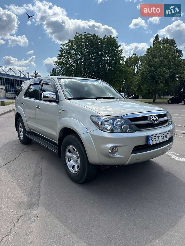 Позашляховик / Кросовер Toyota Fortuner 2008 в Кривому Розі