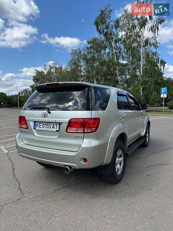 Позашляховик / Кросовер Toyota Fortuner 2008 в Кривому Розі