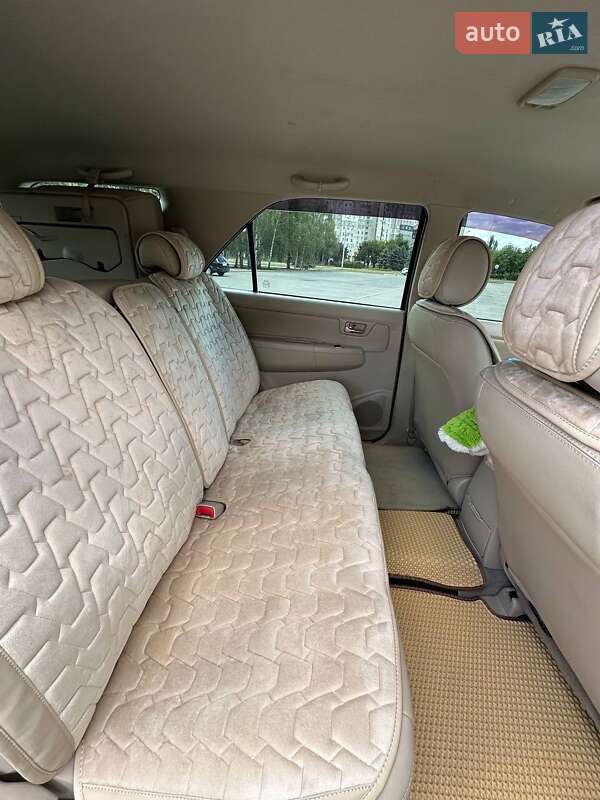 Позашляховик / Кросовер Toyota Fortuner 2008 в Кривому Розі