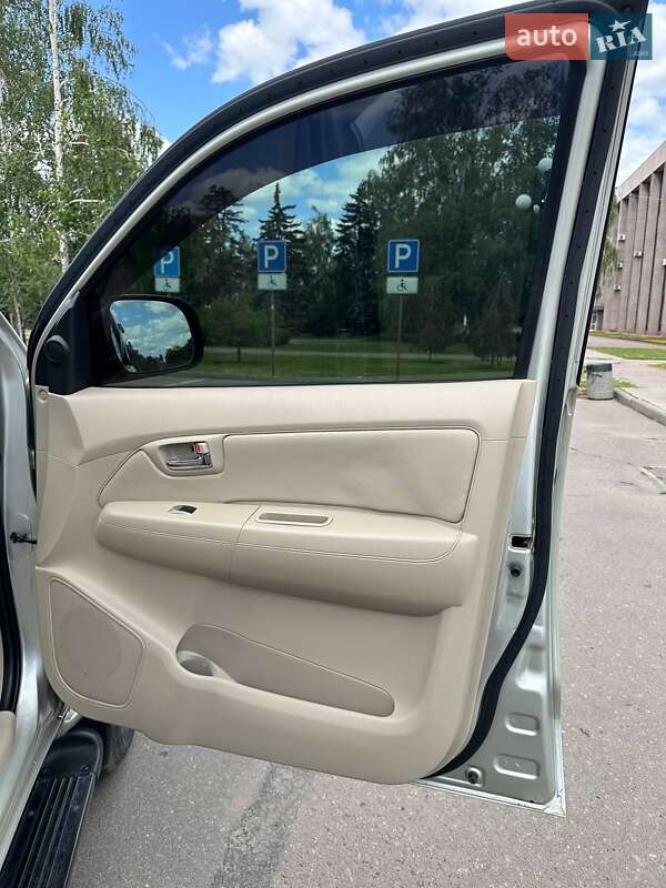 Позашляховик / Кросовер Toyota Fortuner 2008 в Кривому Розі