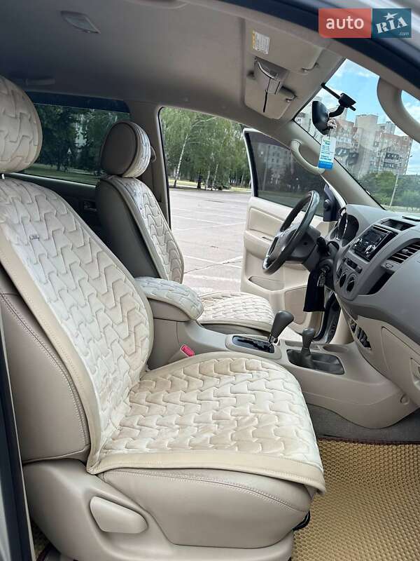 Позашляховик / Кросовер Toyota Fortuner 2008 в Кривому Розі