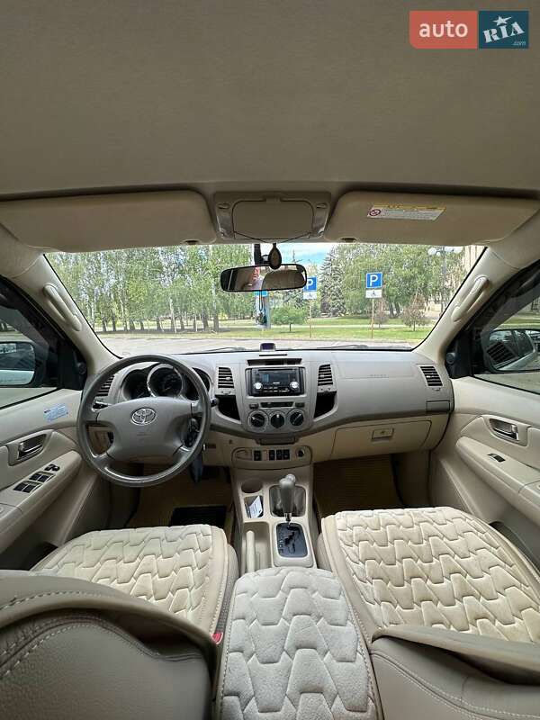 Позашляховик / Кросовер Toyota Fortuner 2008 в Кривому Розі
