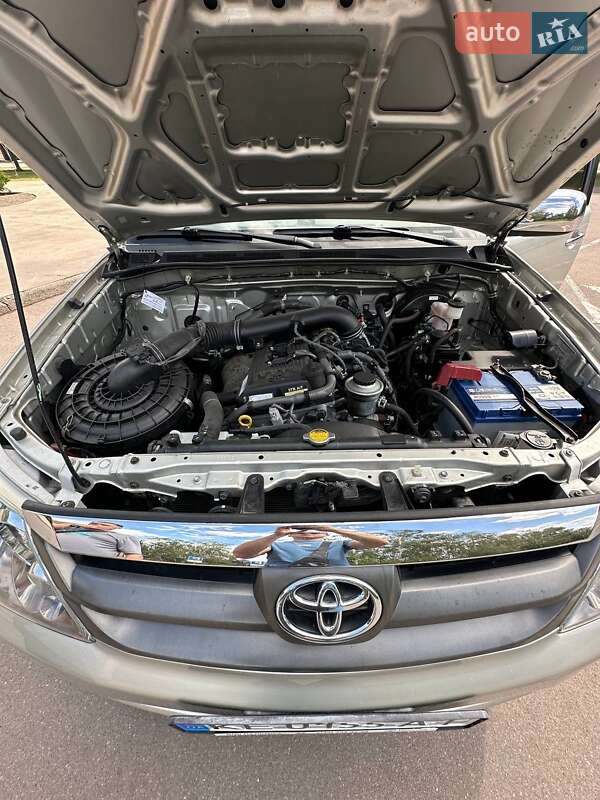 Позашляховик / Кросовер Toyota Fortuner 2008 в Кривому Розі