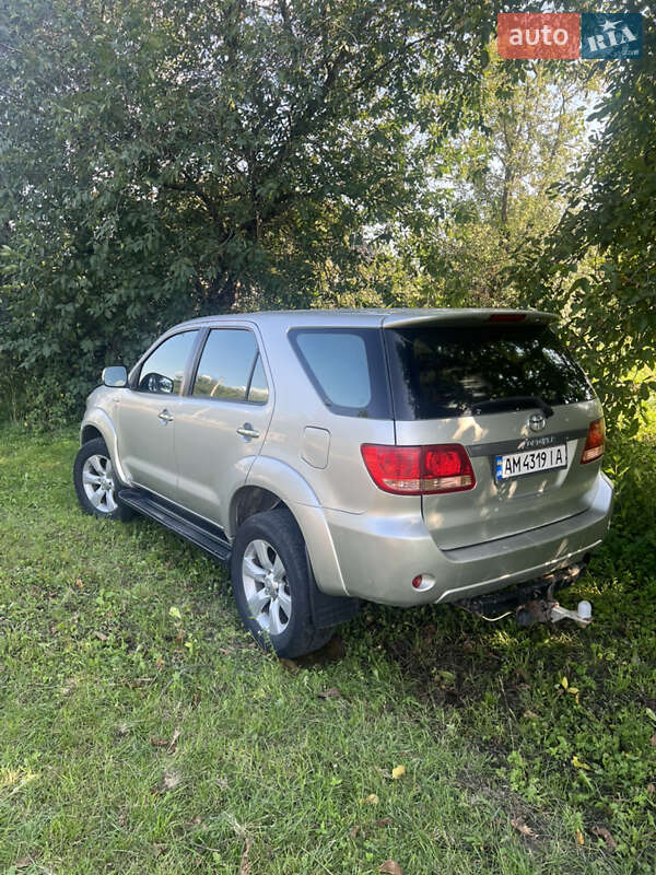 Внедорожник / Кроссовер Toyota Fortuner 2006 в Попельне