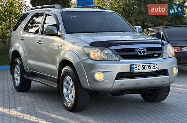 Позашляховик / Кросовер Toyota Fortuner 2006 в Львові