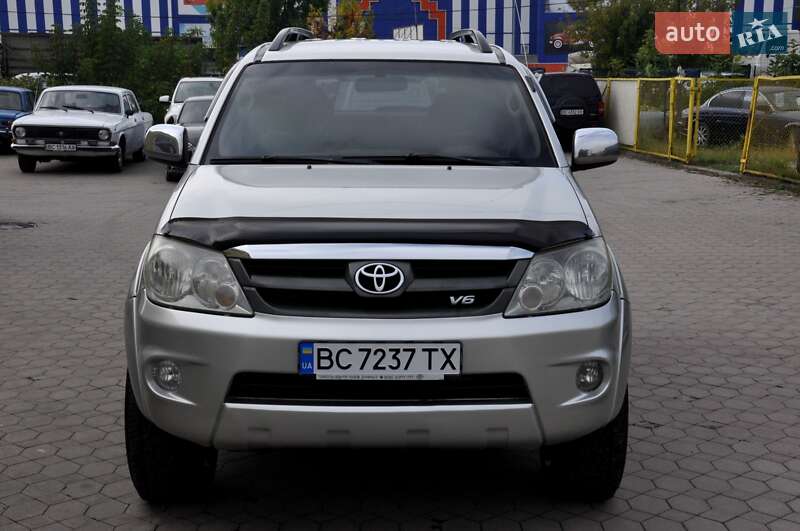 Внедорожник / Кроссовер Toyota Fortuner 2006 в Львове