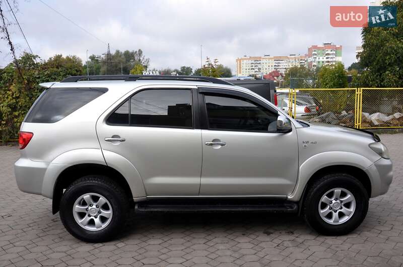 Внедорожник / Кроссовер Toyota Fortuner 2006 в Львове