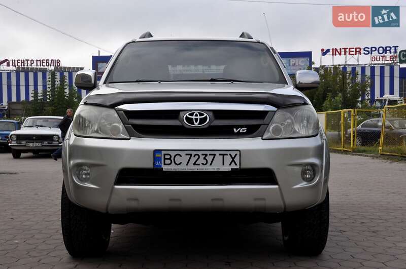 Внедорожник / Кроссовер Toyota Fortuner 2006 в Львове