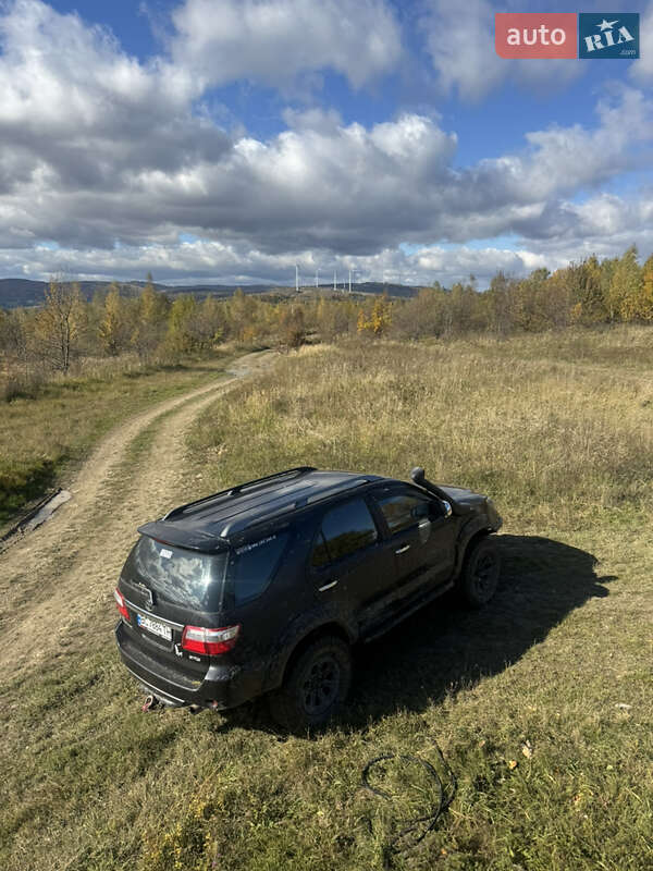 Позашляховик / Кросовер Toyota Fortuner 2006 в Львові
