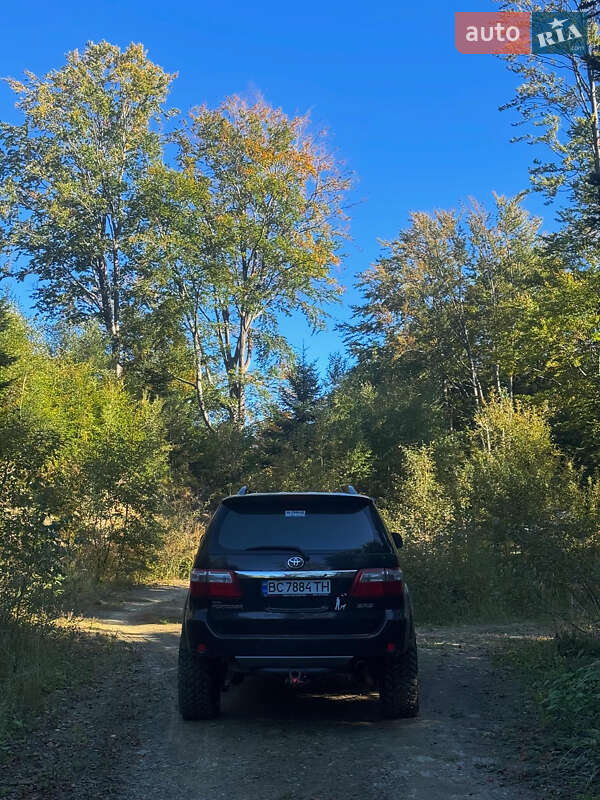 Позашляховик / Кросовер Toyota Fortuner 2006 в Львові