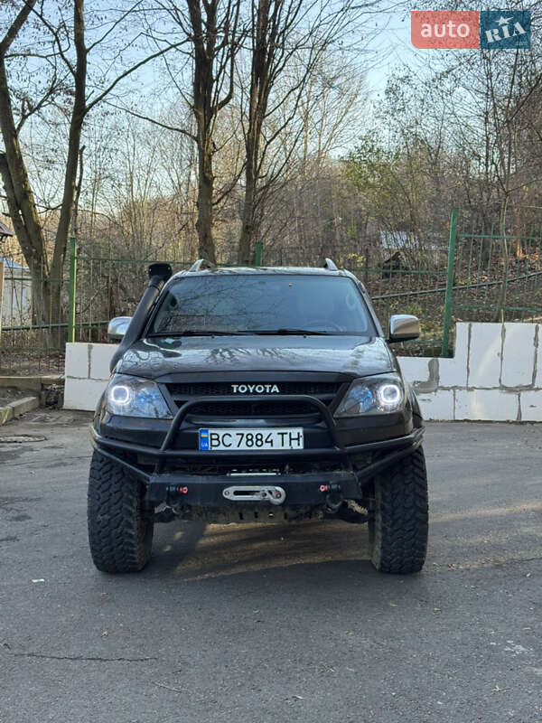 Позашляховик / Кросовер Toyota Fortuner 2006 в Львові