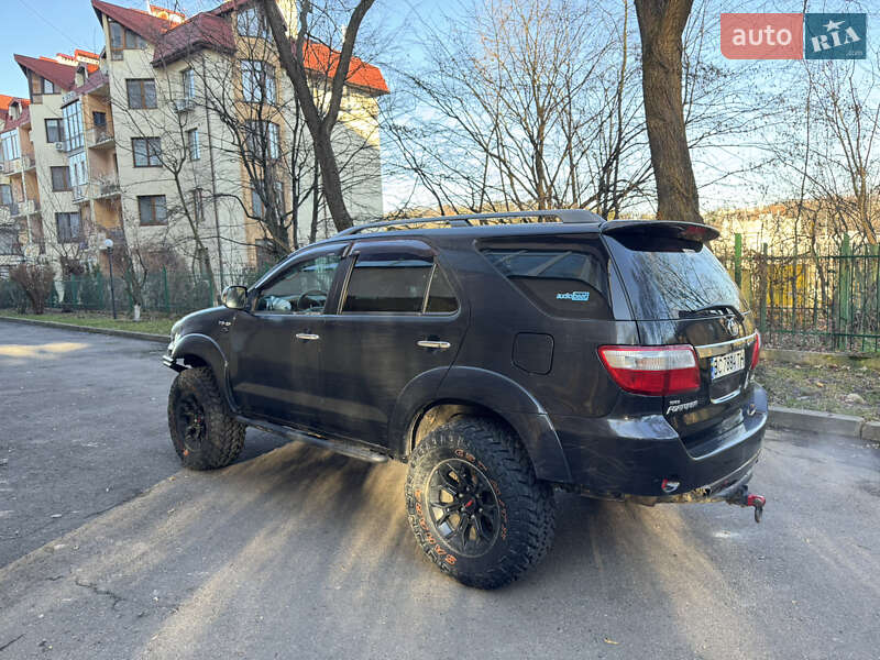 Позашляховик / Кросовер Toyota Fortuner 2006 в Львові