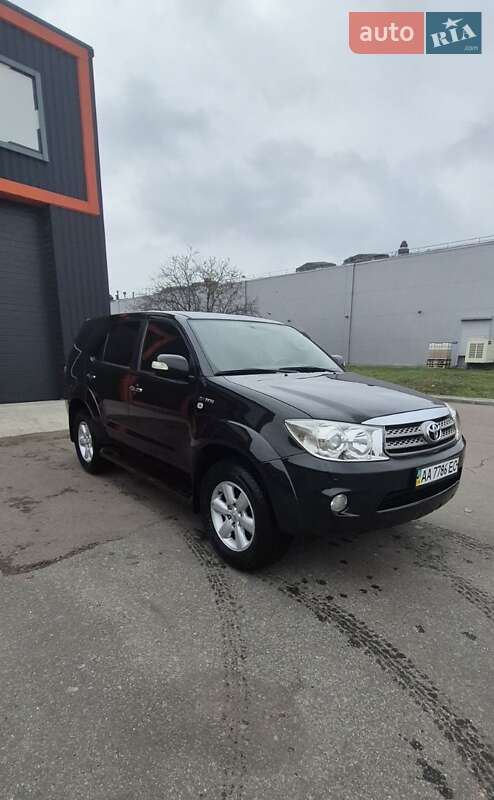 Внедорожник / Кроссовер Toyota Fortuner 2010 в Киеве