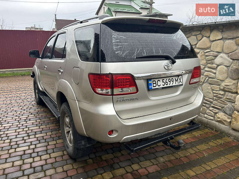 Позашляховик / Кросовер Toyota Fortuner 2006 в Стрию