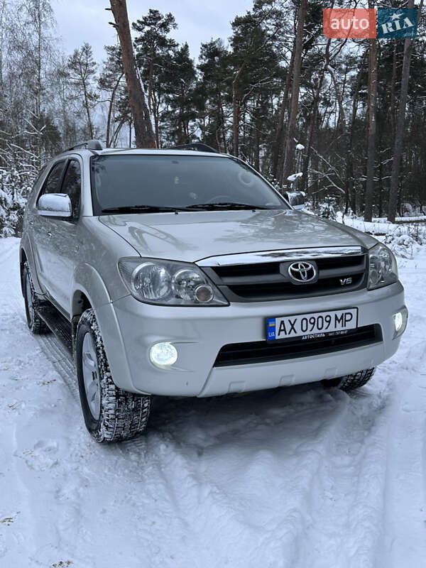 Внедорожник / Кроссовер Toyota Fortuner 2006 в Харькове фото 2 Внедорожник / Кроссовер Toyota Fortuner 2006 в Харькове