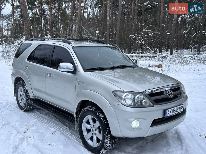 Внедорожник / Кроссовер Toyota Fortuner 2006 в Харькове фото 16 Внедорожник / Кроссовер Toyota Fortuner 2006 в Харькове