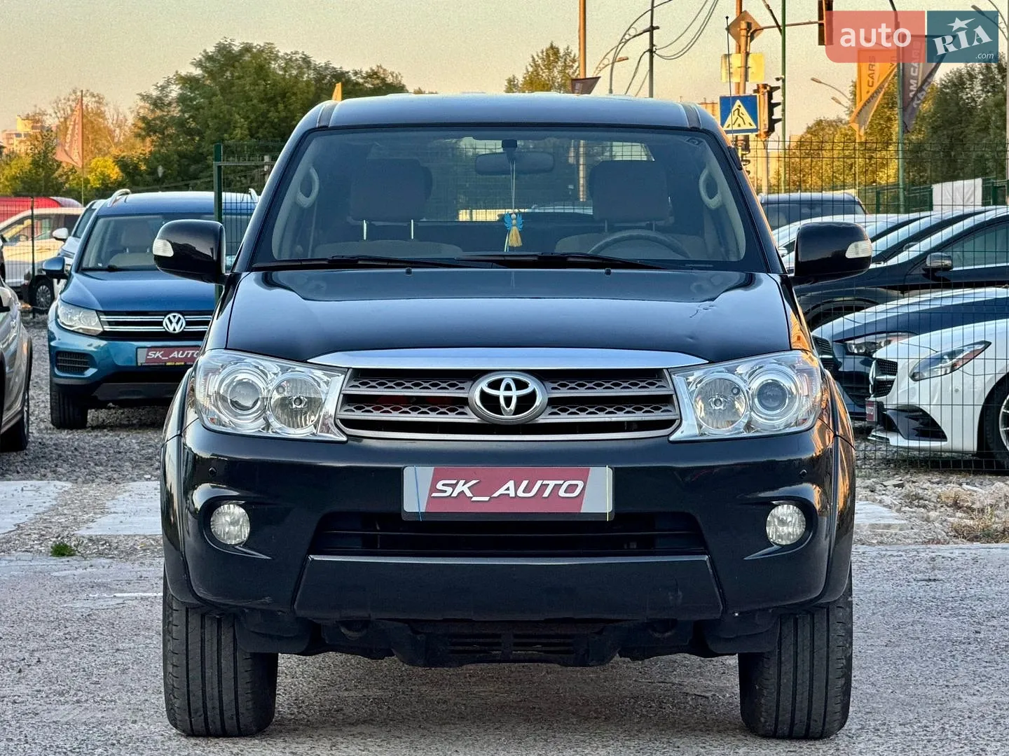 2010 Toyota Fortuner - мініатюра 2