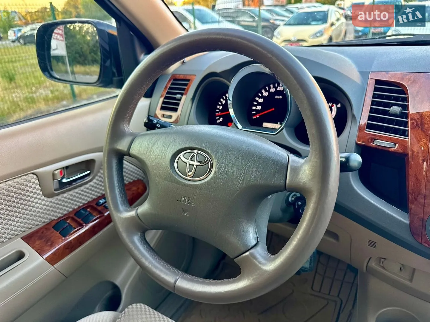 2010 Toyota Fortuner - мініатюра 17