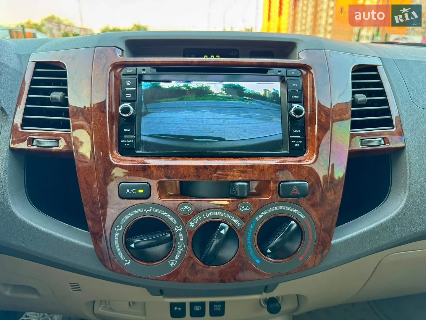 2010 Toyota Fortuner - мініатюра 27