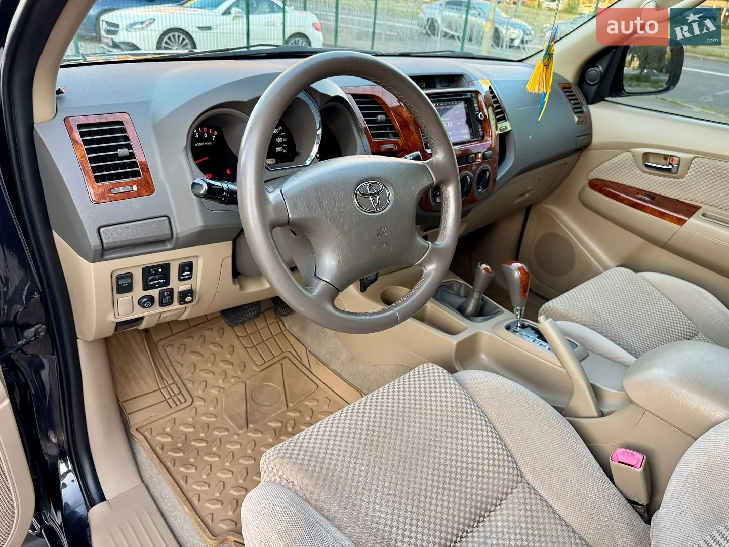 2010 Toyota Fortuner - мініатюра 32