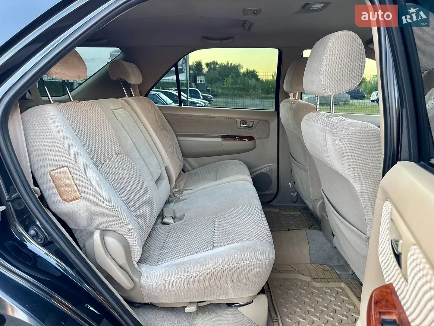 2010 Toyota Fortuner - мініатюра 47