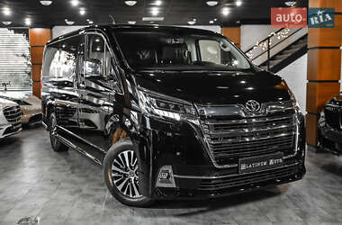 Мінівен Toyota Granvia 2022 в Одесі