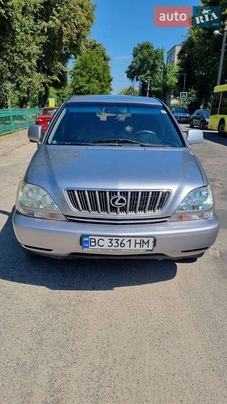Внедорожник / Кроссовер Toyota Harrier 2001 в Львове