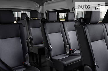 Минивэн Toyota Hiace 2020 в 