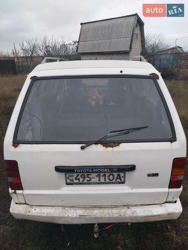 Минивэн Toyota Hiace 1986 в Черноморске