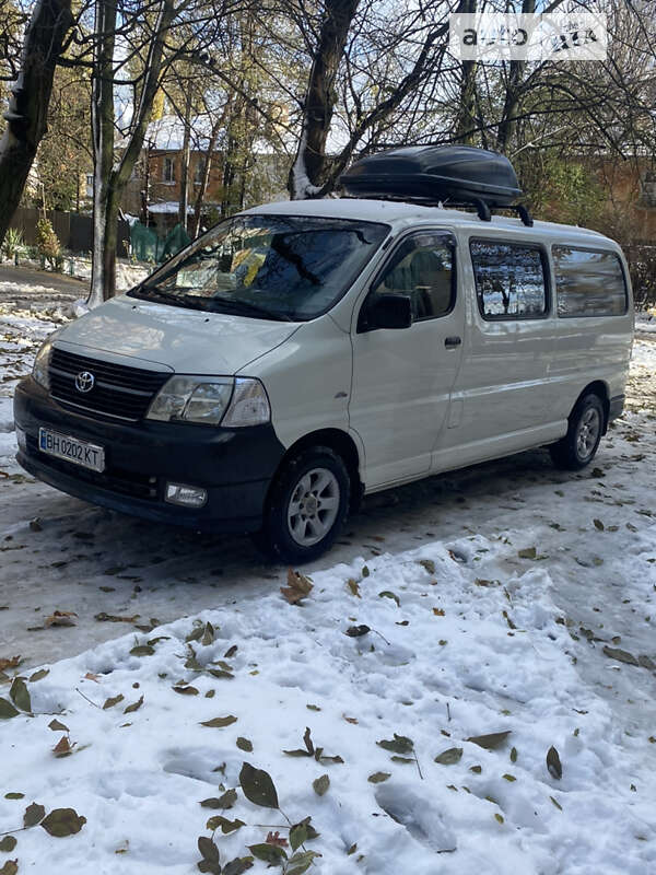 Toyota Hiace 2007 в 