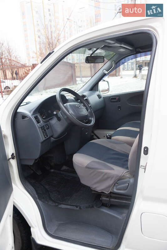 Внедорожник / Кроссовер Toyota Hiace 2004 в Киеве