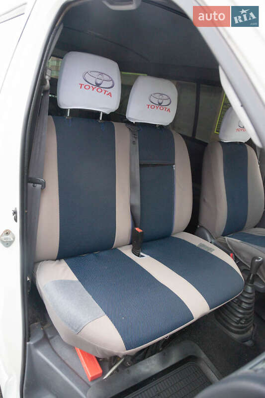 Внедорожник / Кроссовер Toyota Hiace 2004 в Киеве