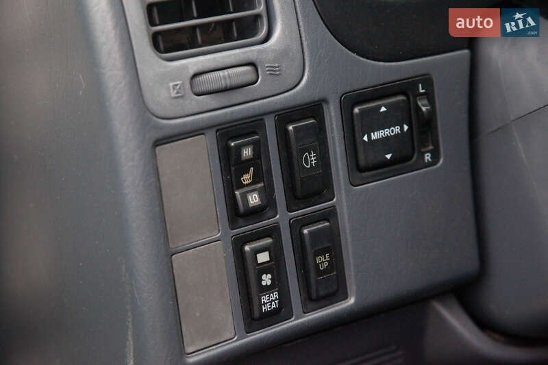 Внедорожник / Кроссовер Toyota Hiace 2004 в Киеве