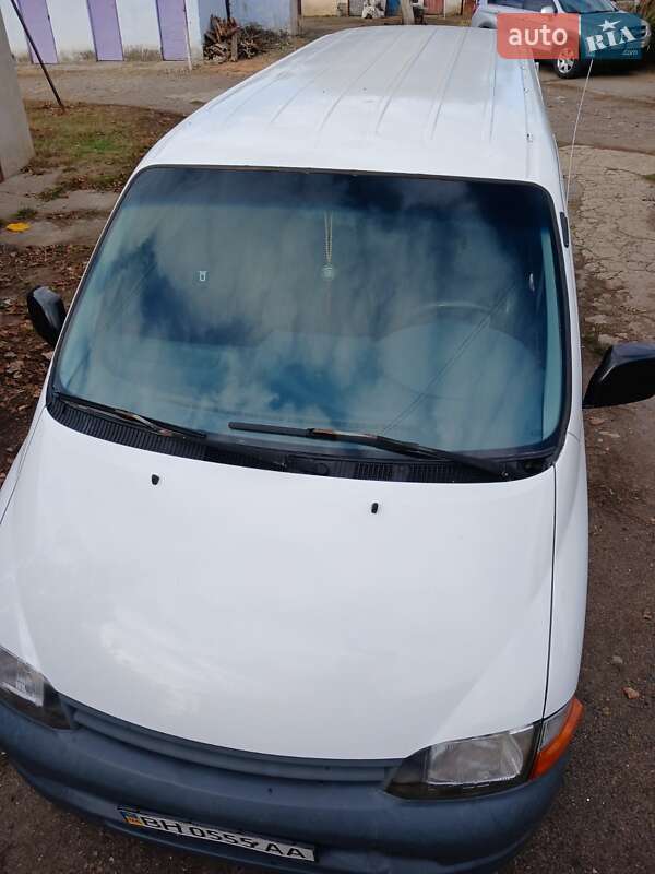 Минивэн Toyota Hiace 2000 в Арцизе