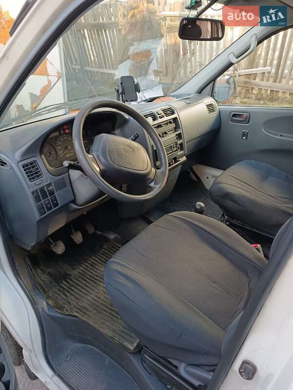 Мінівен Toyota Hiace 2005 в Богуславі