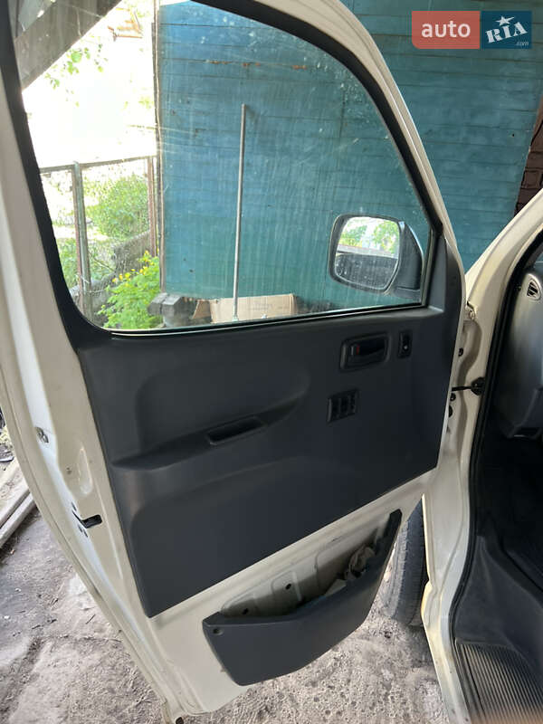 Минивэн Toyota Hiace 2002 в Боровой