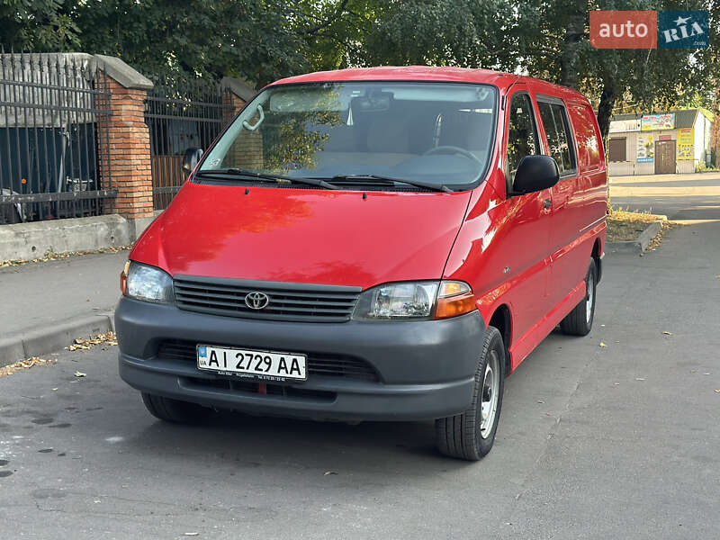 Грузовой фургон Toyota Hiace 2004 в Фастове