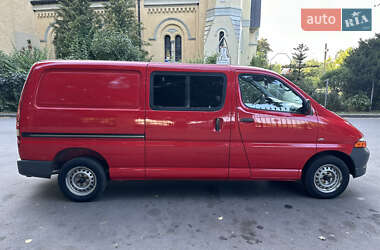 Грузовой фургон Toyota Hiace 2004 в Фастове