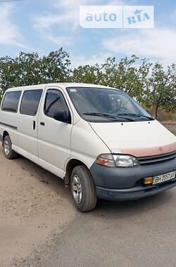 Минивэн Toyota Hiace 2000 в Великодолинском